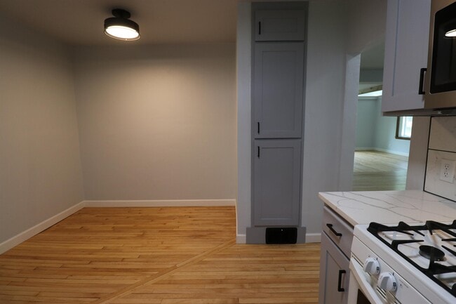 Building Photo - 855 Langlade Ave