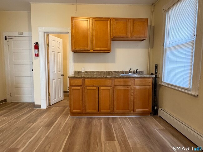 Building Photo - 36 Walnut St