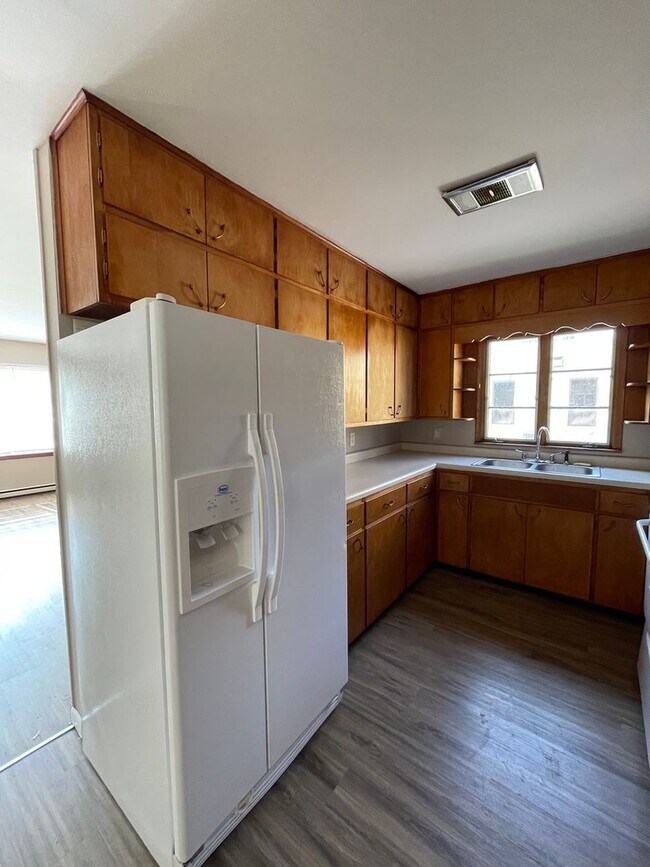 Building Photo - Two Bedroom in Delphi - Available in October