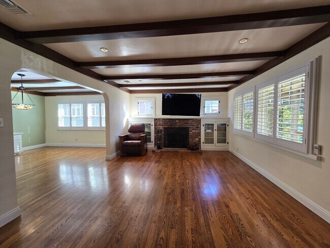 Building Photo - Updated Wood Streets home for Rent