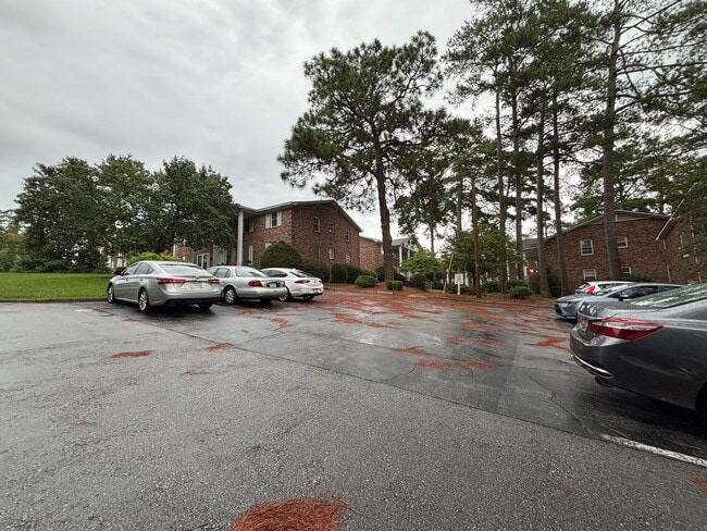 Building Photo - MOVE-IN READY IN FOREST ACRES!