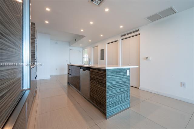 Building Photo - 460 NE 28th St