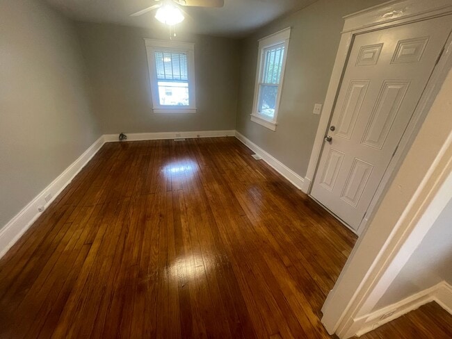 Building Photo - One Bedroom House for rent close to Rivermont shops and Randolph College.