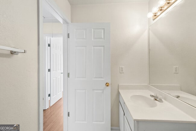 Building Photo - 7113 Brookview Way