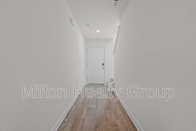 Building Photo - 122 March Crk Dr