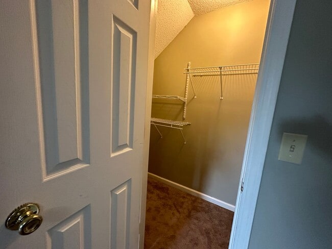 Building Photo - Three Bedroom Home in London, KY