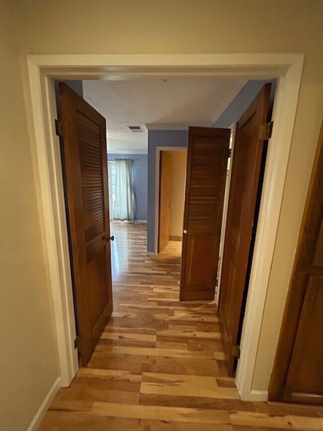 Building Photo - SW 3 Bedroom 2 Bath home with Pool. Yard Care Included.