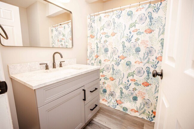 Building Photo - Beautiful Two bedroom home available for rent!