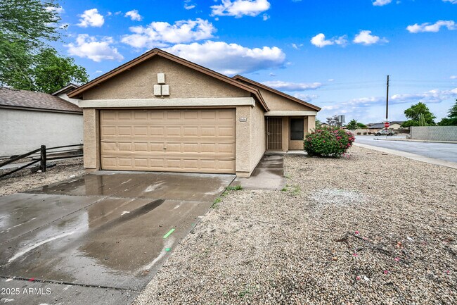 Primary Photo - 8606 W College Dr