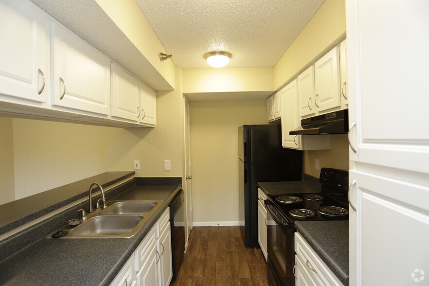 The Belmont Apartments 900 NW 79th Ter Kansas City MO 64118