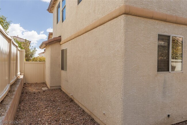 Building Photo - 3829 Bayamon St