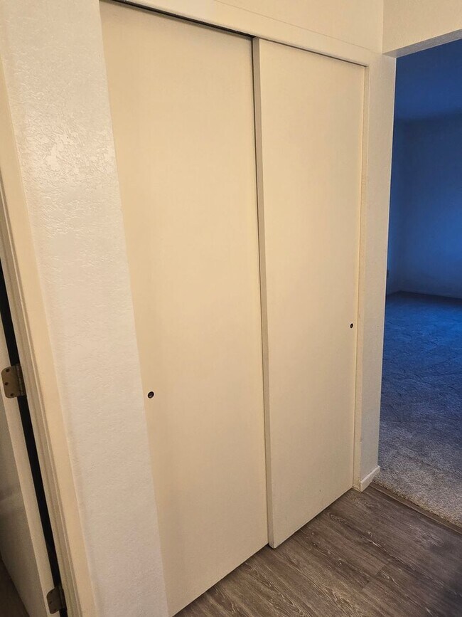 Building Photo - Beautiful 2 bedroom, 2 bath Condo available