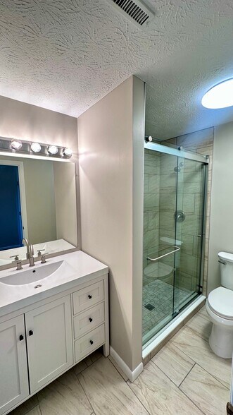 Building Photo - 8919 Eagleview Dr