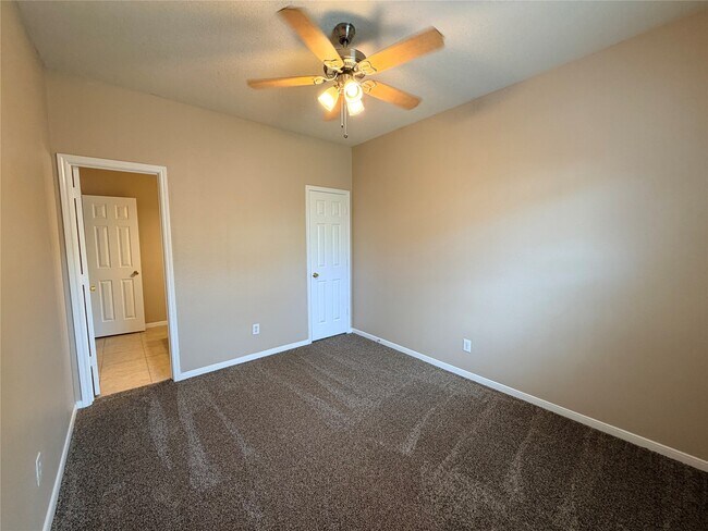 Building Photo - 15423 Fir Woods Ln