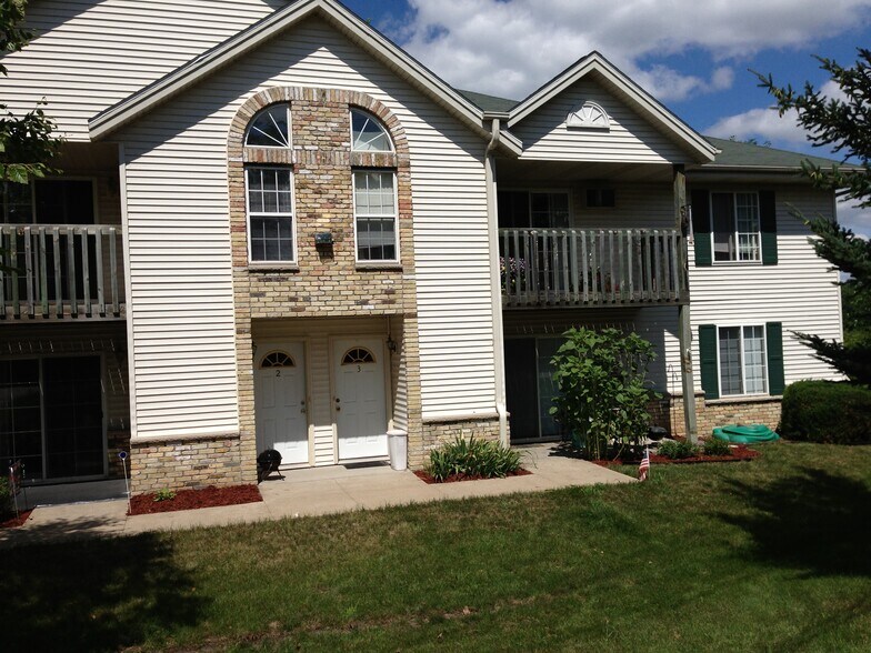 outside Front - 203 E Lake Park Pl