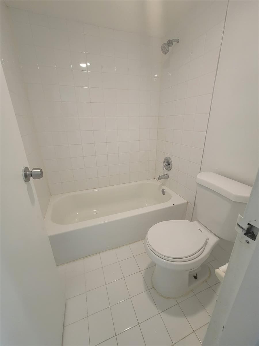 Building Photo - 4374 NW 9th Ave