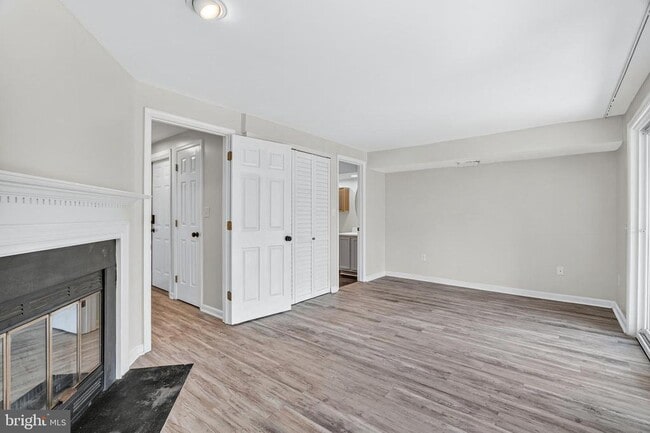 Building Photo - 7123 Gresham Ct E