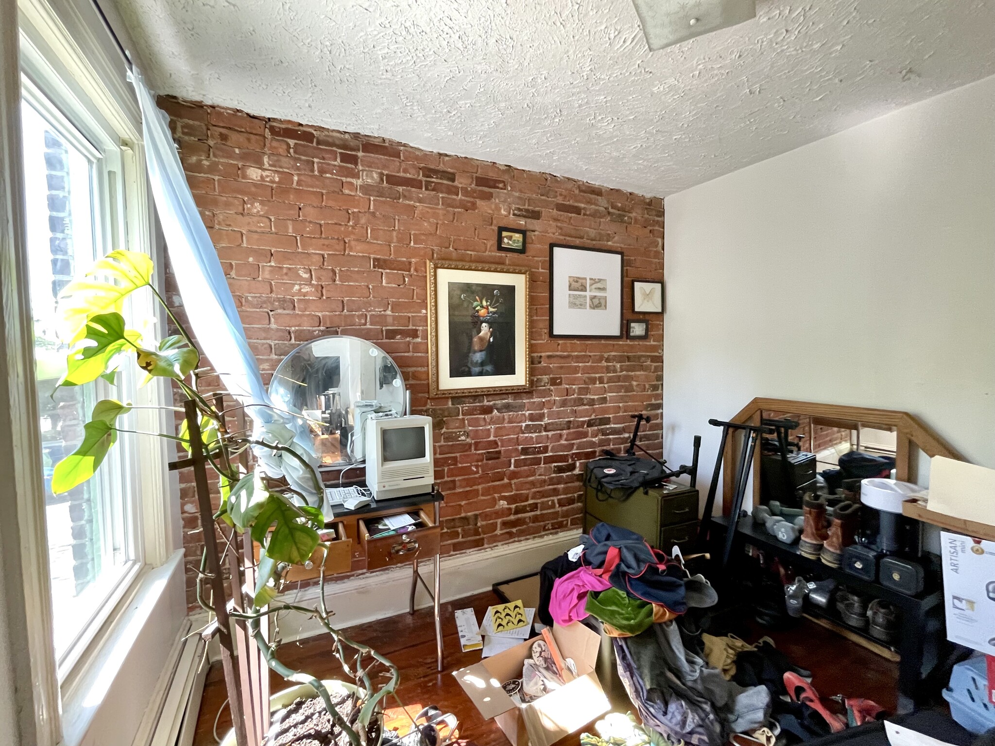 Building Photo - 24 Mead St