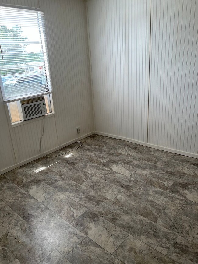 Building Photo - Affordable 2  Bedroom 1 bath  $ 1100 Mary ...