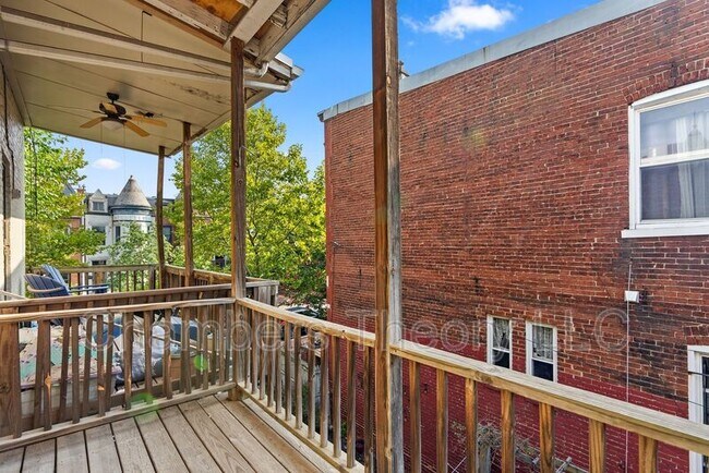 Building Photo - 1745 1st St NW