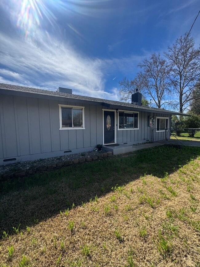 Building Photo - CUTE 3 BED 2 BATH IN COTTONWOOD, CA