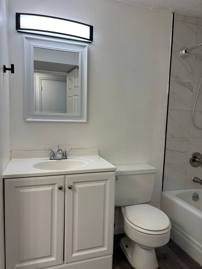 Building Photo - Charming single family home on a cul-de-sac that accepts vouchers