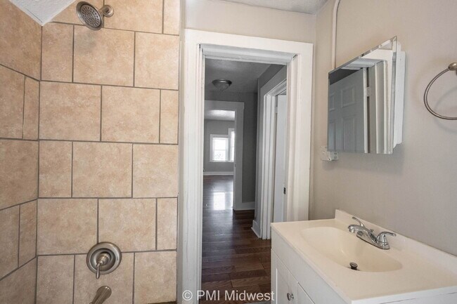 Building Photo - 445 W 29th St