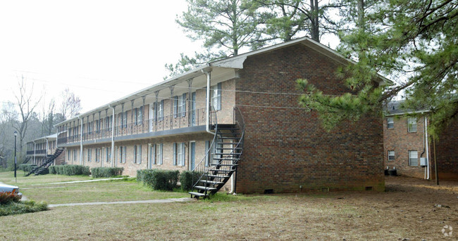 Building Photo - Country Pines