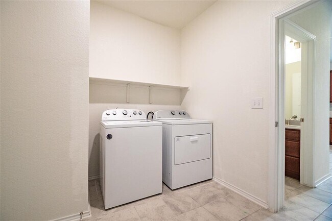 Building Photo - 6412 Carriage Pines Dr