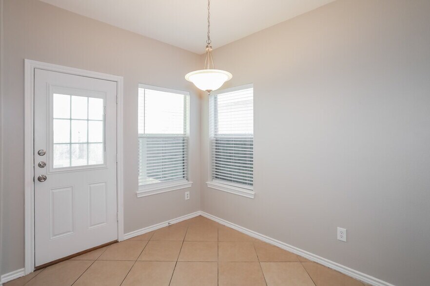 Building Photo - 2113 Beacon Way