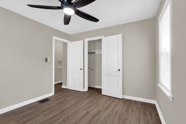 Building Photo - 1059 Lawrence Dr