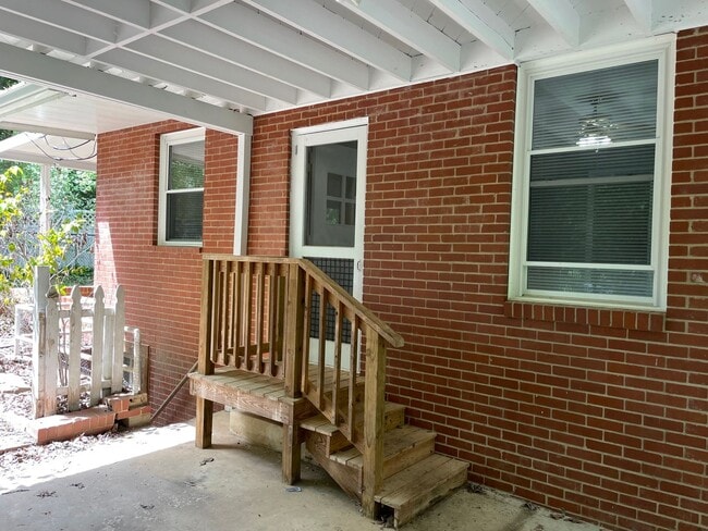 Building Photo - Beautiful 2 bed, 1 bath brick home! Located in Asheboro near McCrary Park!