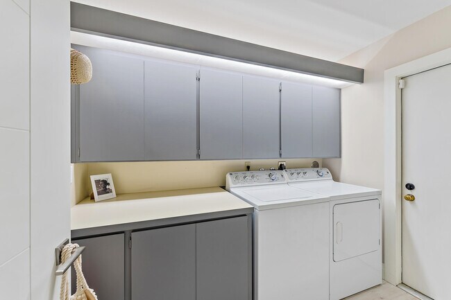 Building Photo - 125 Harbourside Cir