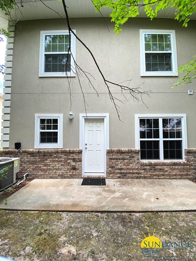 Building Photo - Lovely 3 Bedroom Townhouse in Fort Walton ...