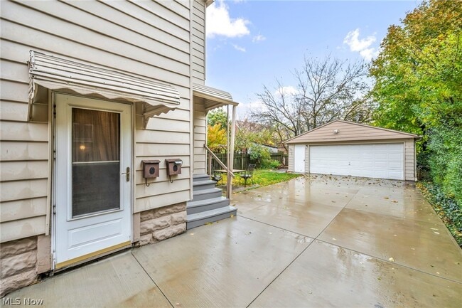 Building Photo - 2023 Robin St