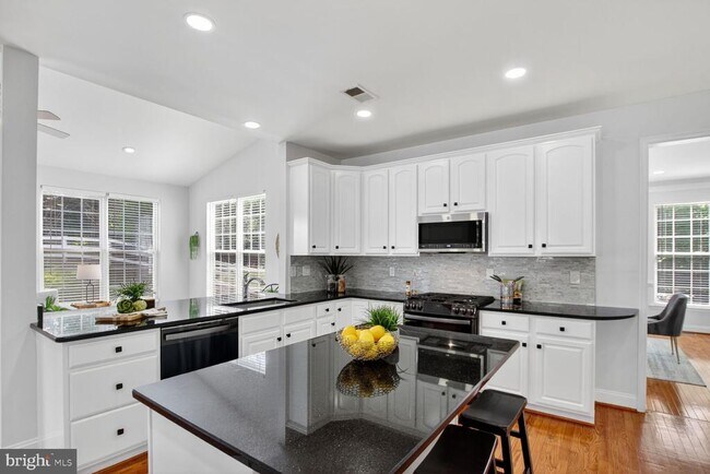 Building Photo - 14040 Natia Manor Dr