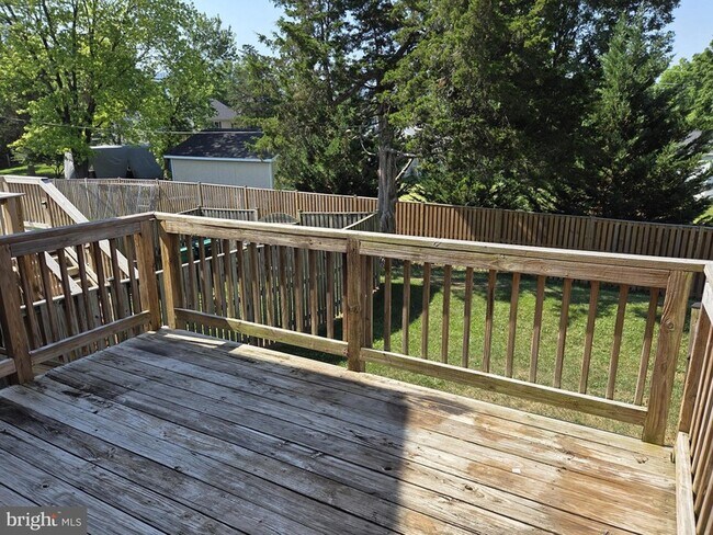 Building Photo - 404 Pendleton Ln