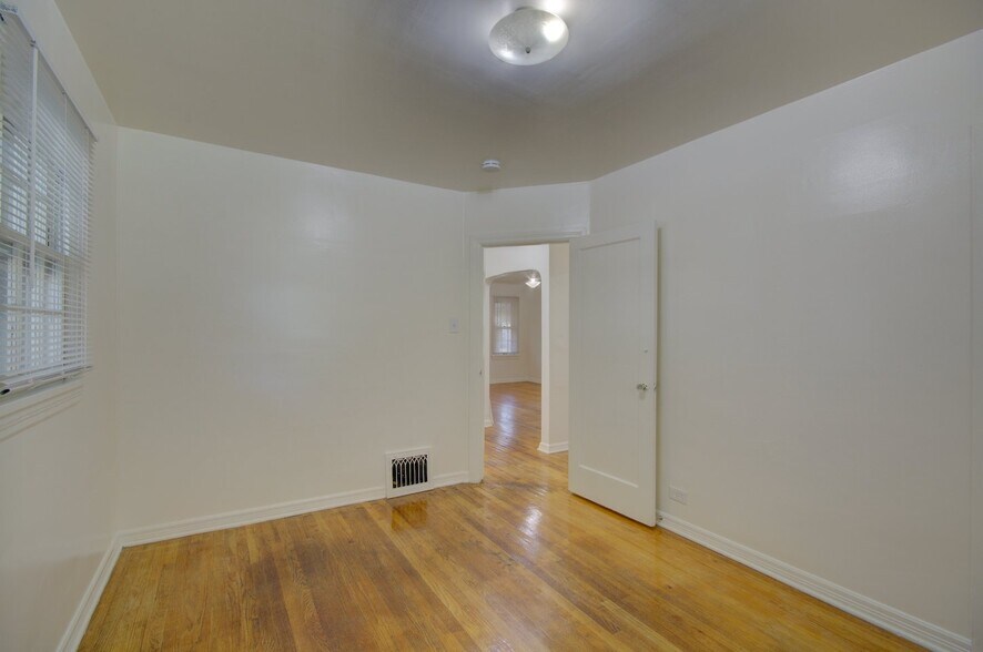 Building Photo - 2410 S Williams St