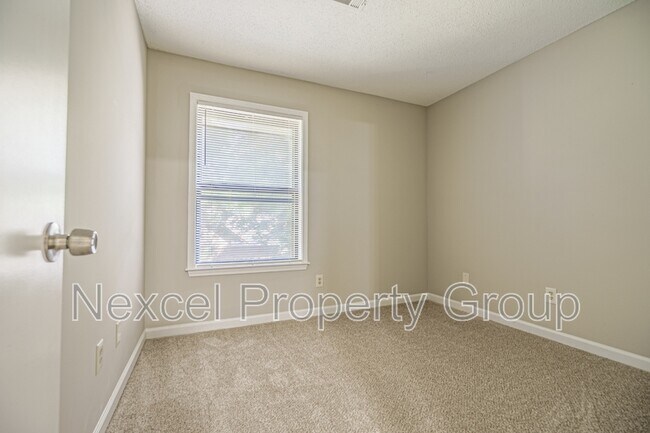 Building Photo - 6730 Racquet Club Dr