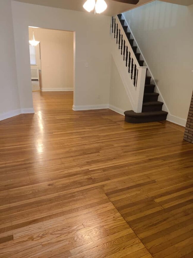 Building Photo - 6133 Elmwood Ave