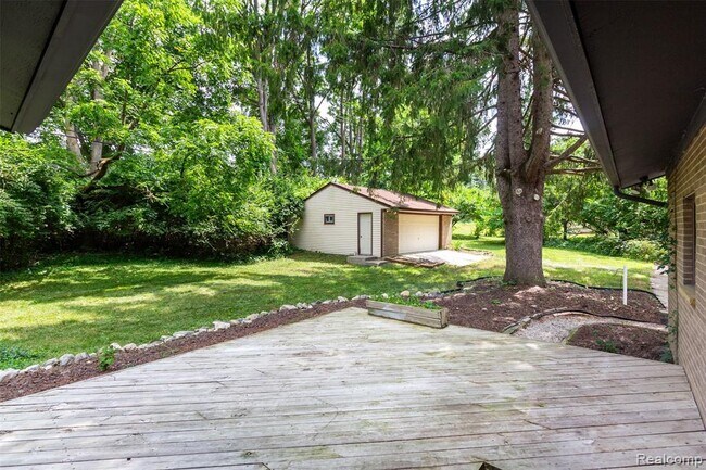 Building Photo - 7580 Thornwood St