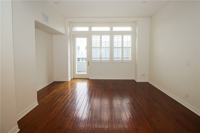 Building Photo - 7100 Playa Vista Dr