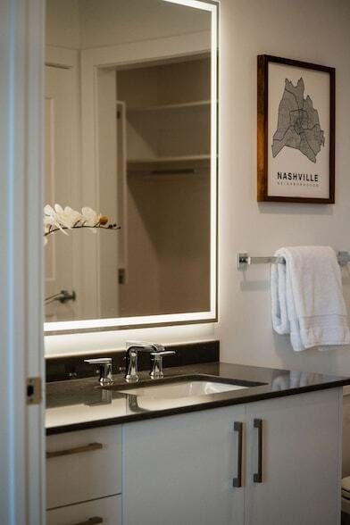 Building Photo - 1212 Demonbreun St