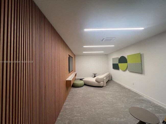 Building Photo - 300 Biscayne Blvd Way