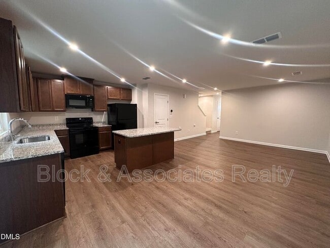 Building Photo - 6650 Gibraltar Rock Dr