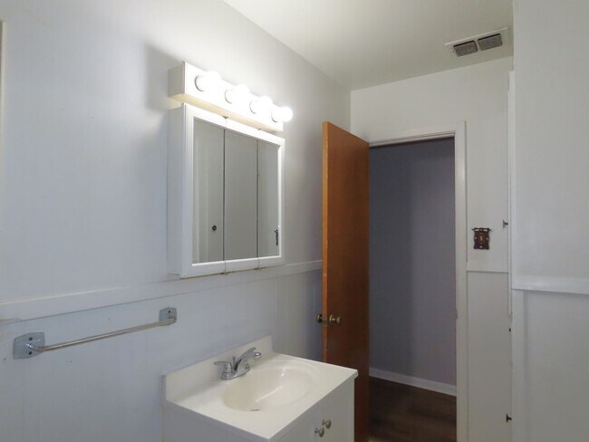 Building Photo - Country Living in Arp! 3 Bedroom, 1 Bath H...