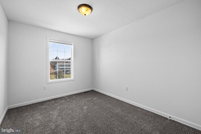 Building Photo - 96 Breezewood Dr