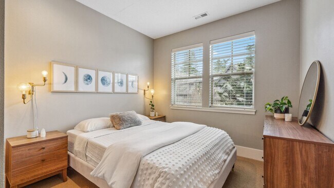 Building Photo - Modernly Elegant Townhome w/ 2 Primary Suites +2.5 bathrooms in Beautiful Peterkort!