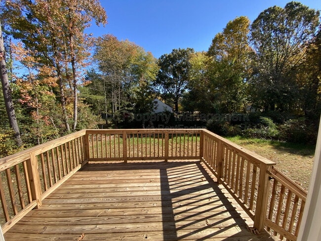 Building Photo - 77 Lakeview Dr