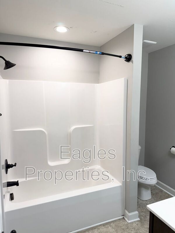 Building Photo - 209 Weeping Willow Dr